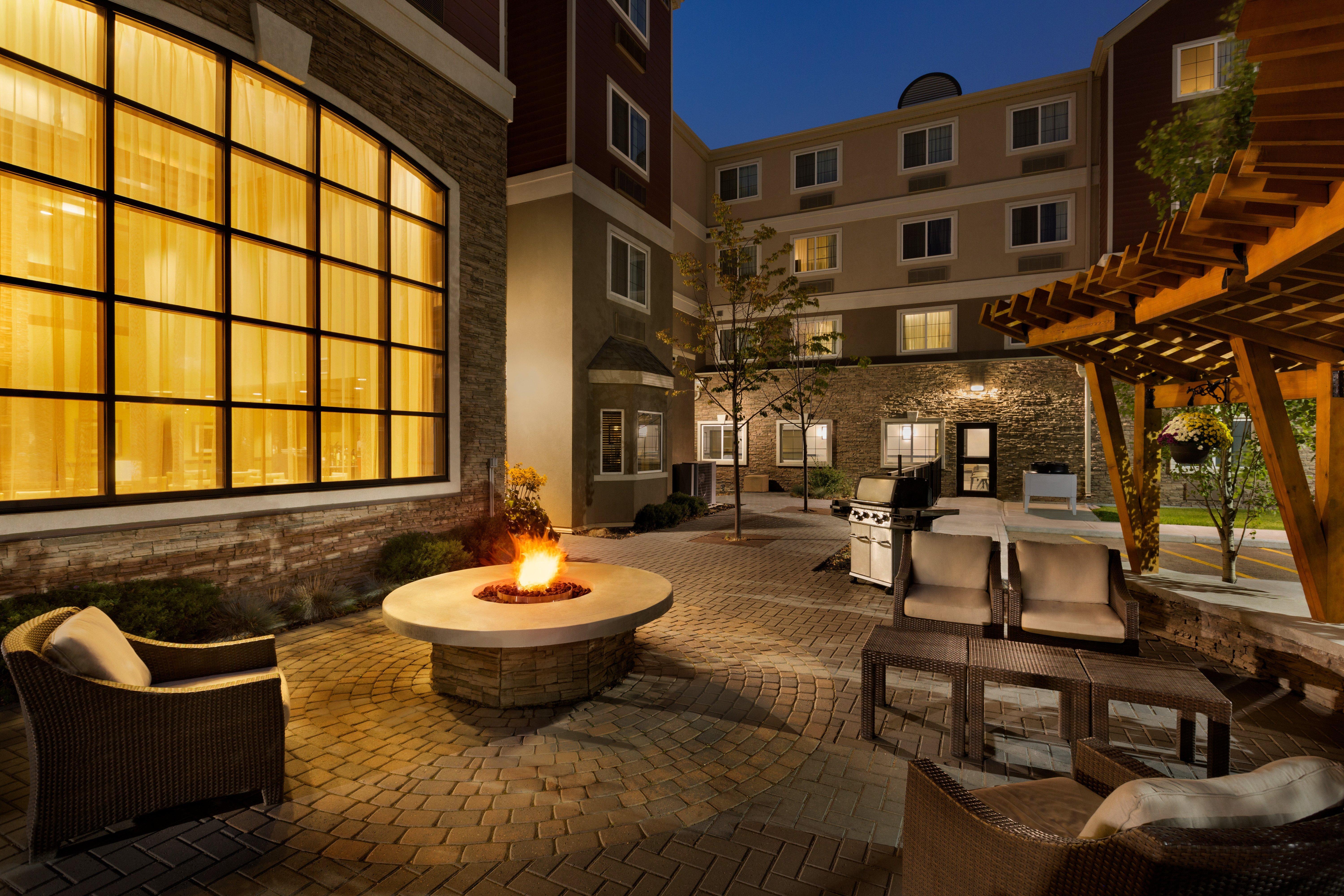 Staybridge Suites West Edmonton By Ihg Esterno foto